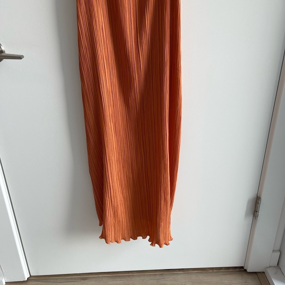 Madewell The Goldie Dress in Plissé Pleated Orange - Picture 3 of 6